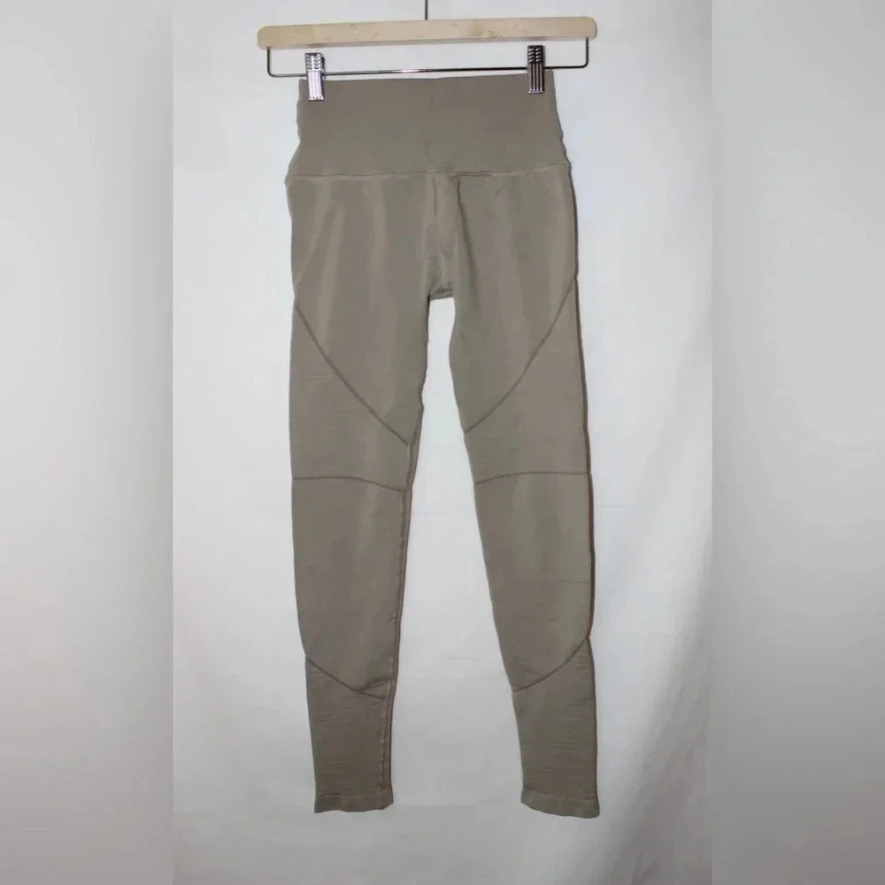 Alphalete Aero Leggings NO SIZE TAG Maybe Small